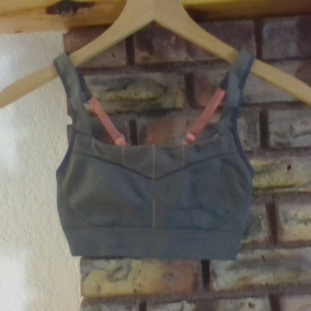 oiselle sports bra size small used